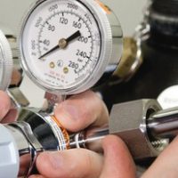 تجهیزات گازی شامل رگلاتور و شیر اتصالات صنعتی